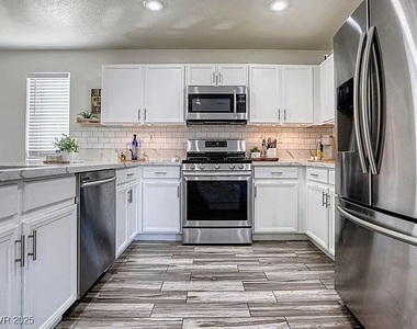 6080 Saint Petersburg Drive - Photo Thumbnail 10