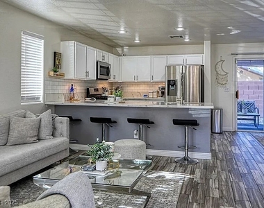 6080 Saint Petersburg Drive - Photo Thumbnail 7