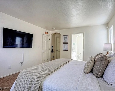 6080 Saint Petersburg Drive - Photo Thumbnail 15