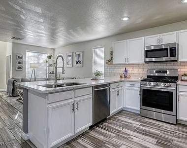 6080 Saint Petersburg Drive - Photo Thumbnail 2