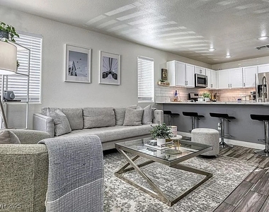 6080 Saint Petersburg Drive - Photo Thumbnail 5