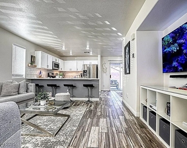 6080 Saint Petersburg Drive - Photo Thumbnail 8