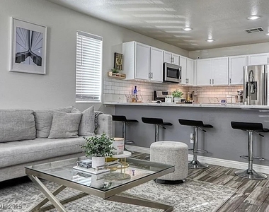 6080 Saint Petersburg Drive - Photo Thumbnail 6