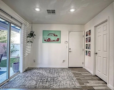 6080 Saint Petersburg Drive - Photo Thumbnail 14