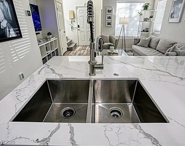 6080 Saint Petersburg Drive - Photo Thumbnail 12