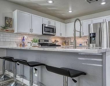 6080 Saint Petersburg Drive - Photo Thumbnail 9