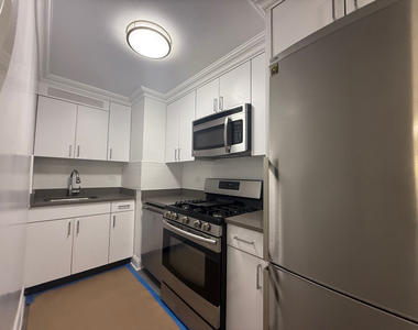 96 5th Avenue - Photo Thumbnail 2