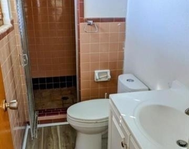 939 W 1st Street - Photo Thumbnail 7