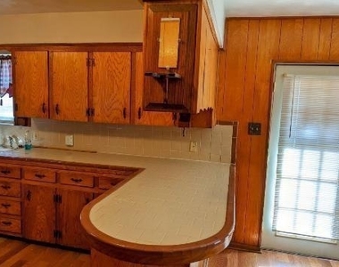 939 W 1st Street - Photo Thumbnail 6