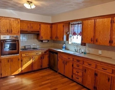 939 W 1st Street - Photo Thumbnail 5