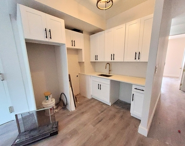 320 Throop Avenue - Photo Thumbnail 8