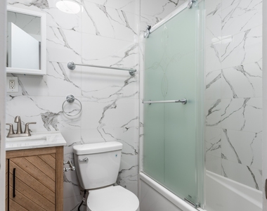 320 Throop Avenue - Photo Thumbnail 6