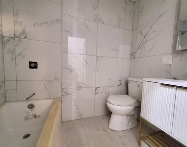320 Throop Avenue - Photo Thumbnail 9