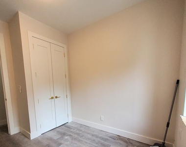 320 Throop Avenue - Photo Thumbnail 11