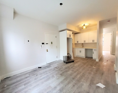 320 Throop Avenue - Photo Thumbnail 7