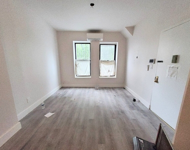 320 Throop Avenue - Photo Thumbnail 1