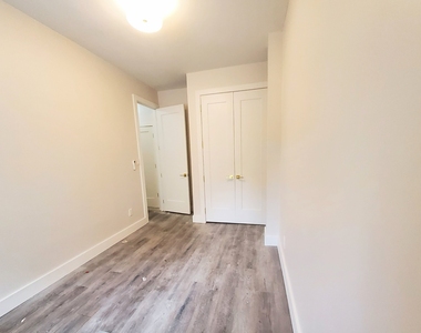 320 Throop Avenue - Photo Thumbnail 12