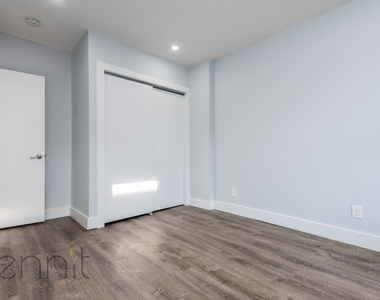 320 Throop Avenue - Photo Thumbnail 3