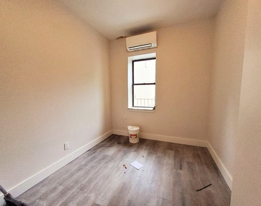 320 Throop Avenue - Photo Thumbnail 10
