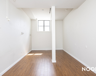 100 Dupont Street - Photo Thumbnail 3