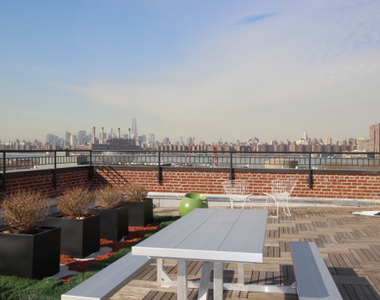100 Dupont Street - Photo Thumbnail 11