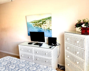 127 Yacht Club Way - Photo Thumbnail 12