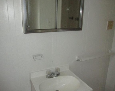 818 Wynnewood Road - Photo Thumbnail 4