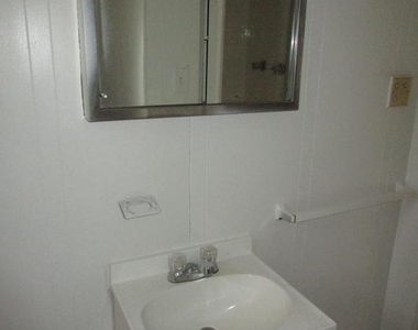 818 Wynnewood Road - Photo Thumbnail 8
