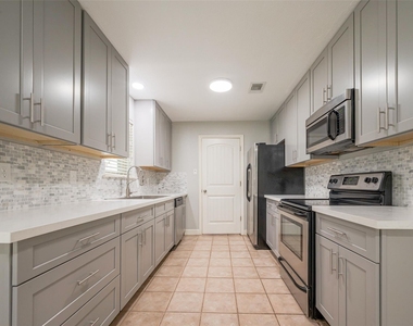 10190 Dogwood Loop - Photo Thumbnail 12