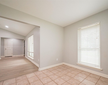 10190 Dogwood Loop - Photo Thumbnail 11