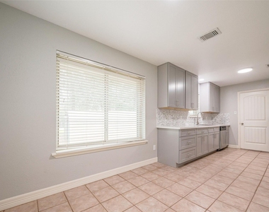 10190 Dogwood Loop - Photo Thumbnail 9