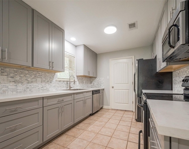 10190 Dogwood Loop - Photo Thumbnail 14