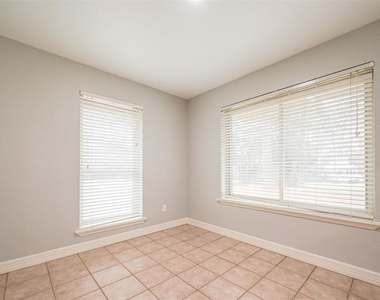 10190 Dogwood Loop - Photo Thumbnail 8