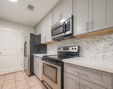 10190 Dogwood Loop - Photo Thumbnail 15