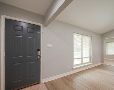 10190 Dogwood Loop - Photo Thumbnail 3