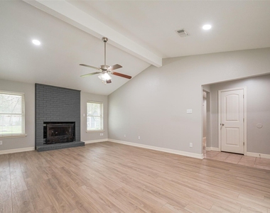 10190 Dogwood Loop - Photo Thumbnail 7