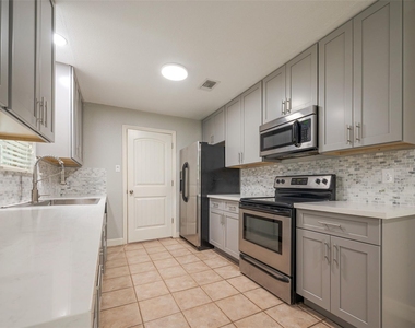 10190 Dogwood Loop - Photo Thumbnail 13