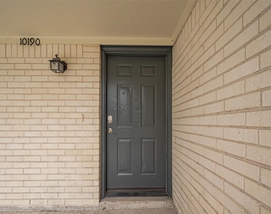 10190 Dogwood Loop - Photo Thumbnail 2