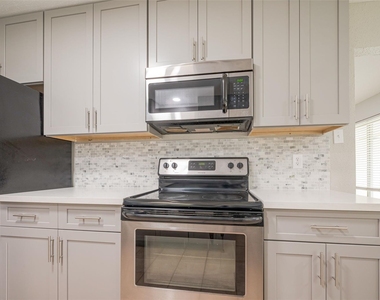 10190 Dogwood Loop - Photo Thumbnail 17