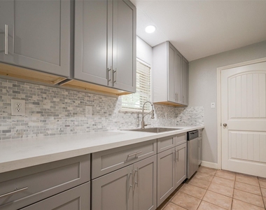 10190 Dogwood Loop - Photo Thumbnail 16