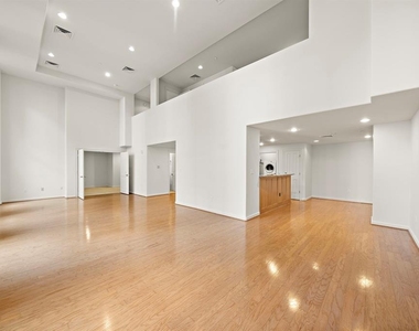 914 Main Street - Photo Thumbnail 1
