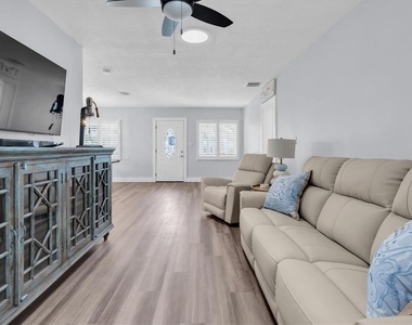 528 77th Avenue - Photo Thumbnail 6