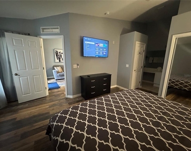 2802 Club Cortile Circle - Photo Thumbnail 18