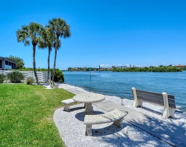 1215 S Portofino Drive - Photo Thumbnail 29