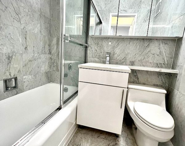 420 East 79th Street - Photo Thumbnail 3