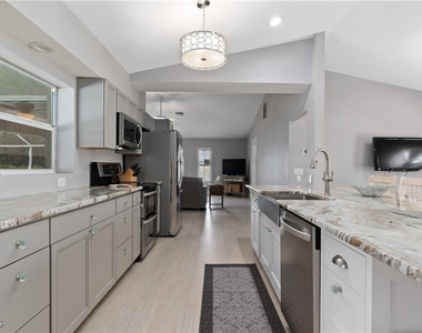 3425 Se 4th Avenue - Photo Thumbnail 22
