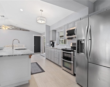 3425 Se 4th Avenue - Photo Thumbnail 24