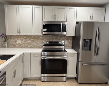 6331 Royal Woods Drive - Photo Thumbnail 2