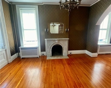 52 Genesee St  Apt 1 - Photo Thumbnail 5