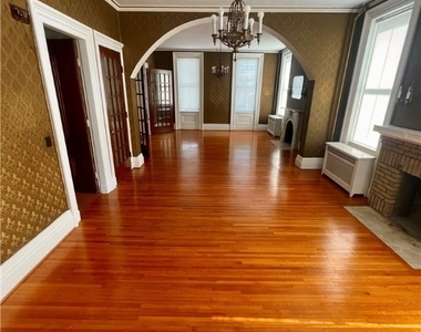 52 Genesee St  Apt 1 - Photo Thumbnail 4